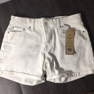 Brand New Levi’s white mid length short sz 29